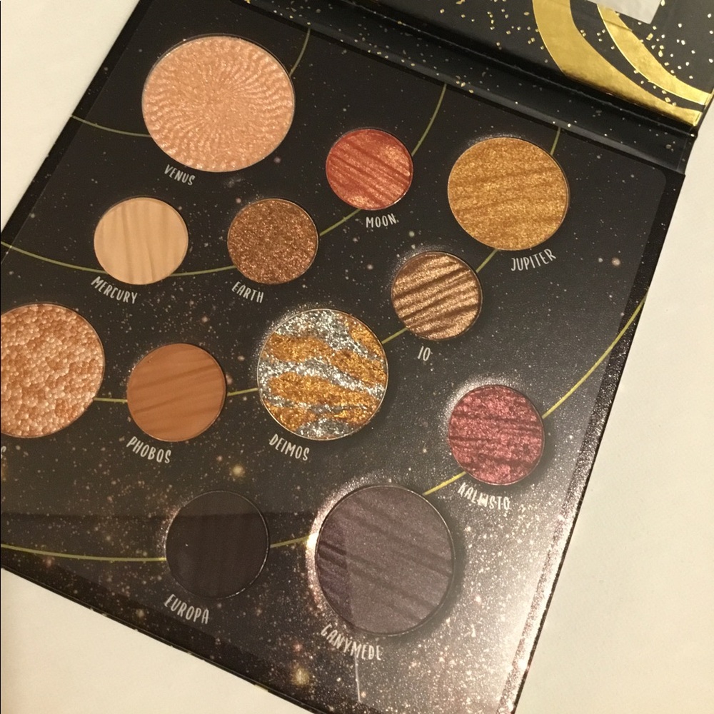 Dito limited edition Venus eyeshadow palette